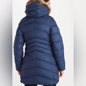 Marmot Montreal winter coat in Arctic Navy Size XL. Very warm & cozy!